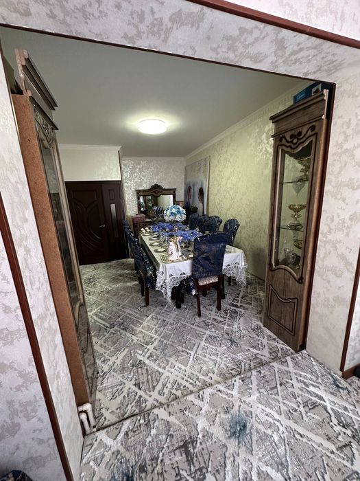 Stullar sotiladi. Xolati yangidek. Stullari ezilmagan chotki xolatda