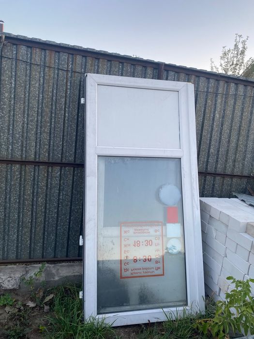 Продам дверь белую