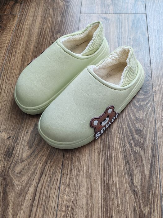 Vând papuci de casă