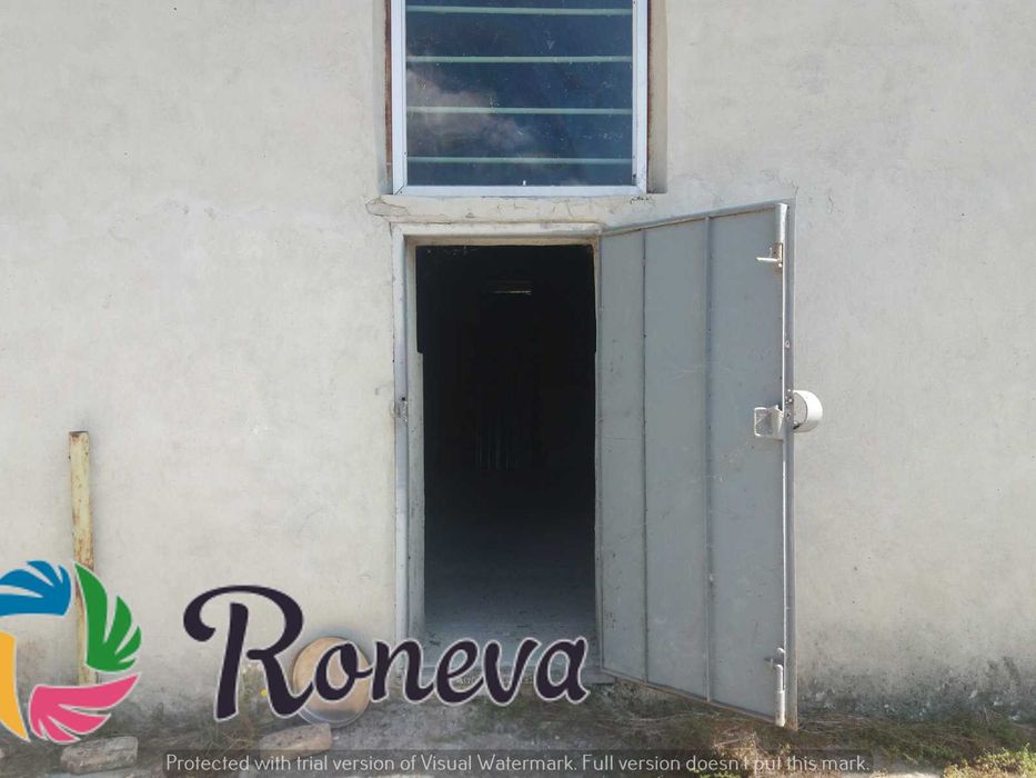 Урегулиран поземлен имот 2550 м2 и склад 874 кв с.Левски