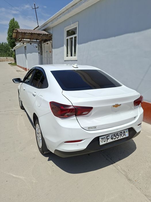 Chevrolet onix lt 3