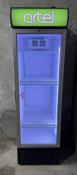 Витринный холодильник Artel