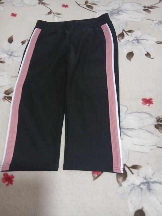 Pantaloni sport trei sfert
