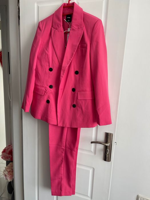 Дамски костюм сако и панталон ХС нов с етикет