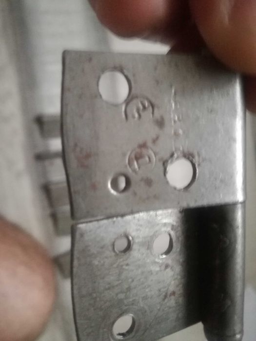 Продавам 11бр.комплект-м/ж панти за дървени врати Б.Д.С