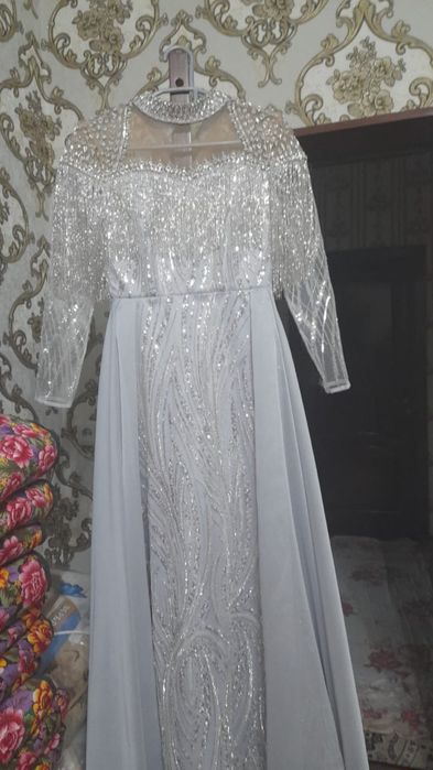 Вечерный одежда продаю