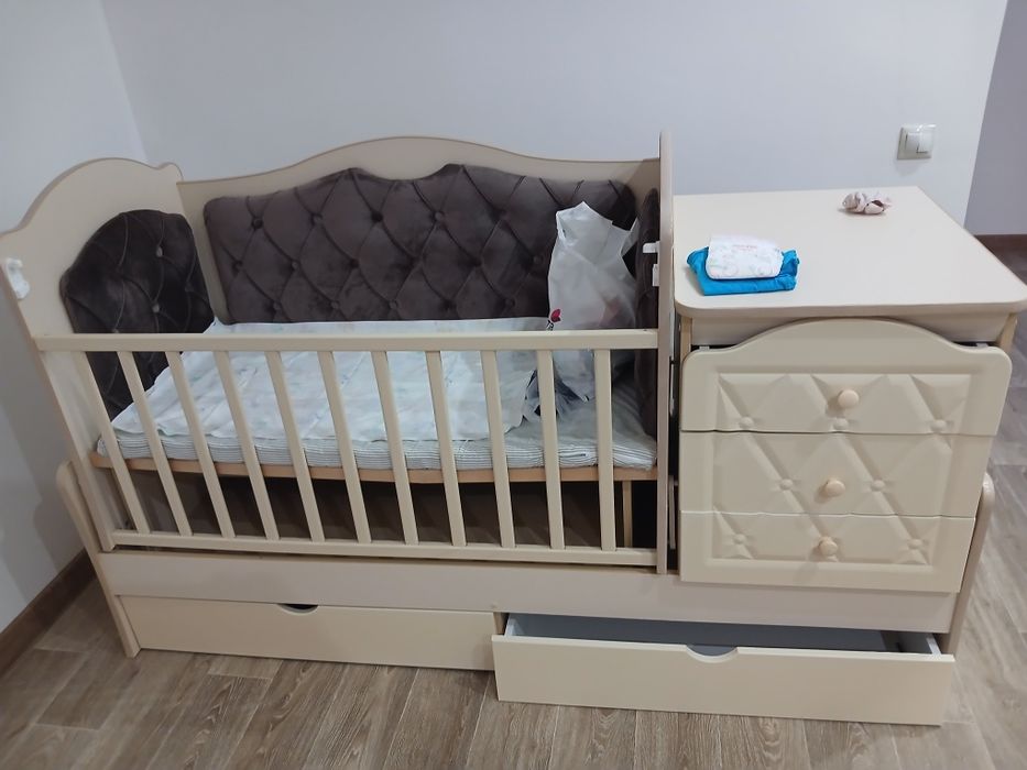 Продам детскую кроватку на фото