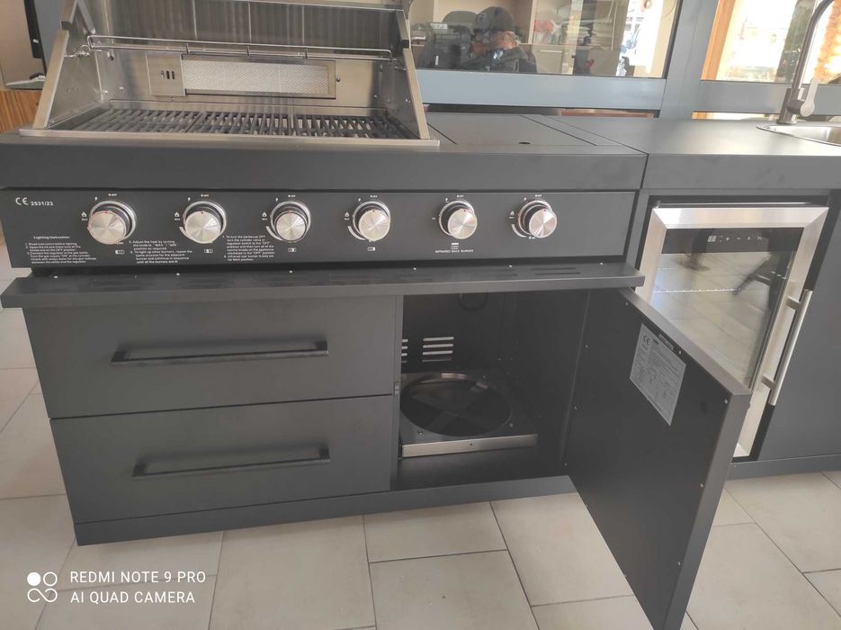 Ново Газово барбекю с хладилник и мивка