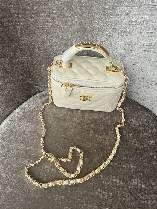 Топ модел чанти бижу