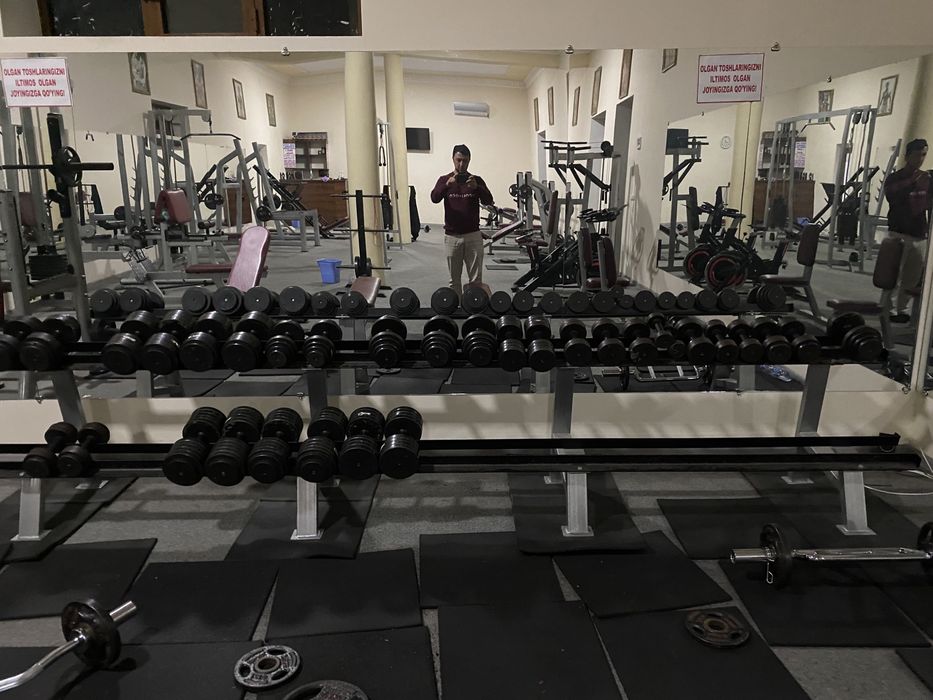 Trenajorniy zal hamma jixozlari bilan sotiladi