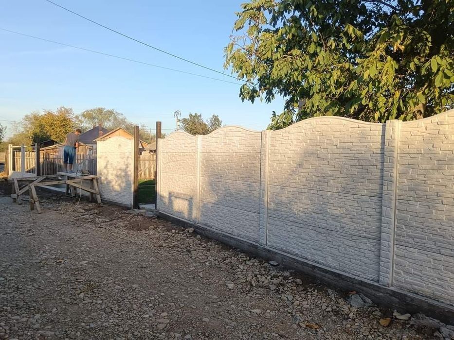 Gard din placi prefabricate de beton