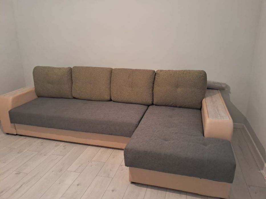 Продается Диван в хорошом состоянии