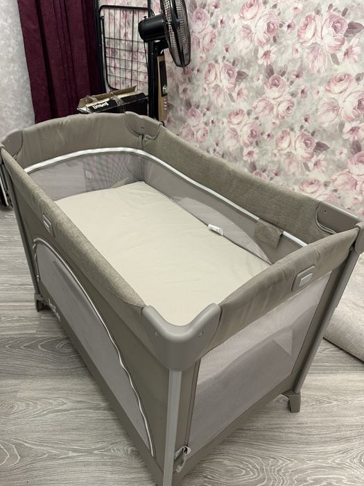 Продам кроватку Joie