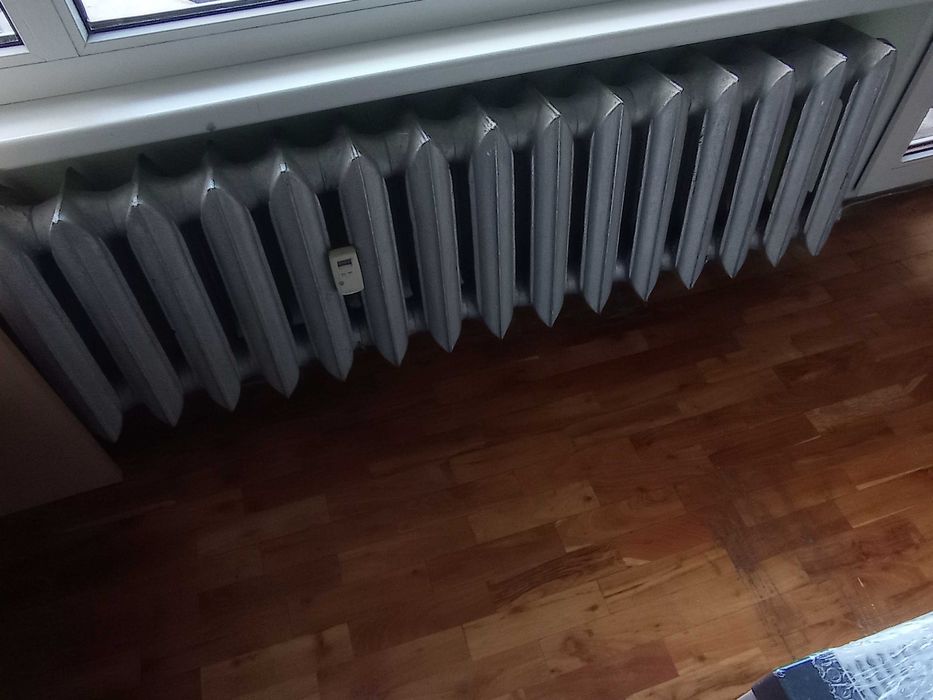 Продавам чугунен радиатор