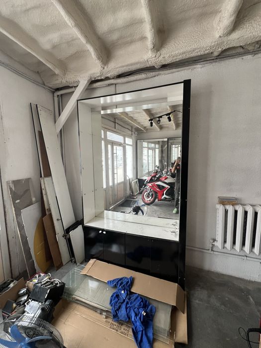 Шкаф со стеллажами