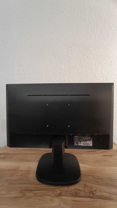 Геймърски компютър + монитор philips