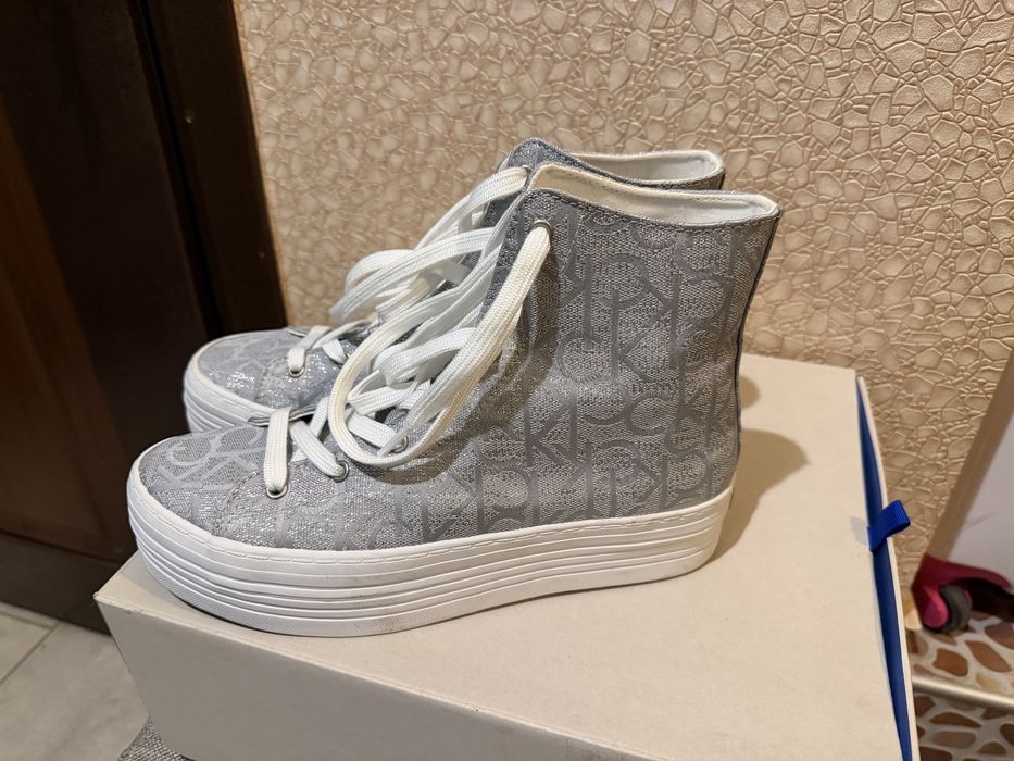 Calvin Klein обувки