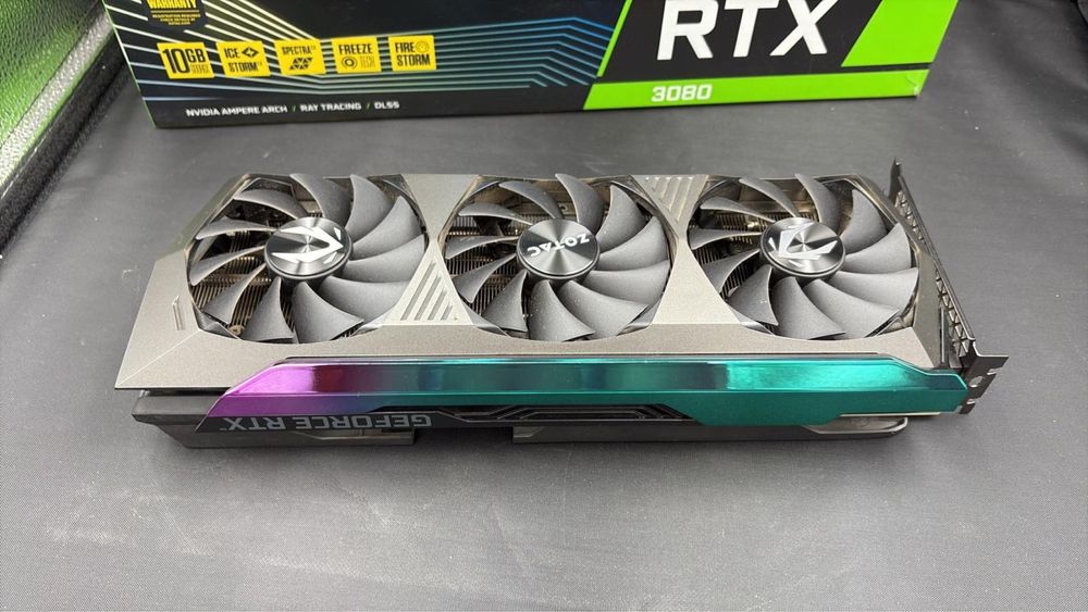 Vând ZOTAC GeForce RTX 3080 AMP Holo 10GB GDDR6X