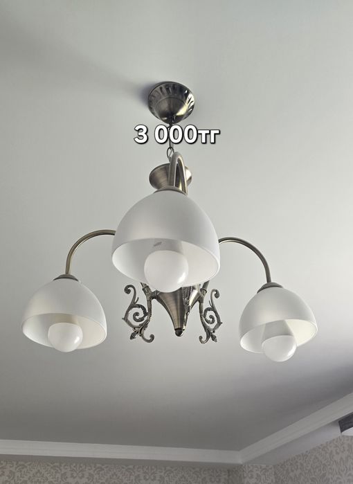 Продам две Люстры