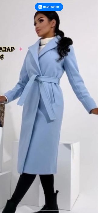 Пальто шнрсть кашемир цвет насыщенно черный , голубой , есть белые