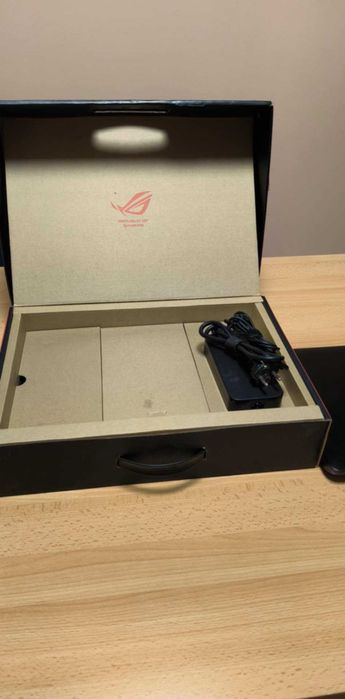 лаптоп ASUS сравнително заапазен