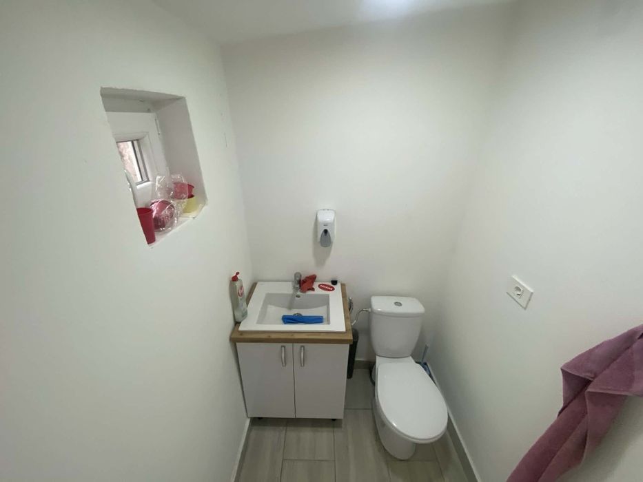 De vanzare sau de închiriat