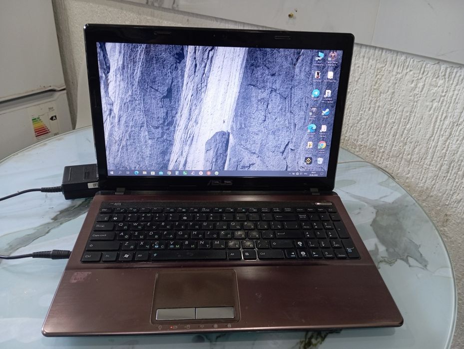 Продам Ноут Бук Asus.