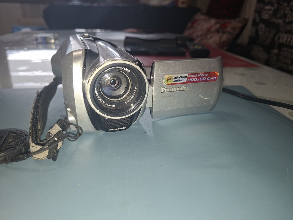 Handycam Panasonic SDR-H20, înregistrare pe HDD intern 30 gb +slot  card SD