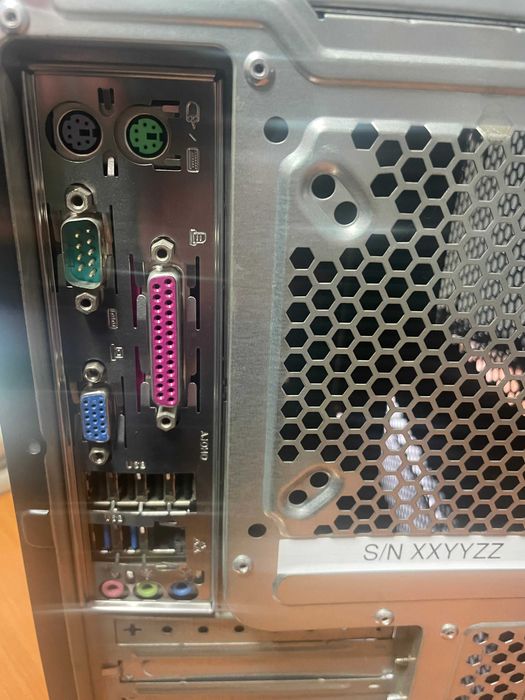 Продавам компютър i3, 8GB DDR3