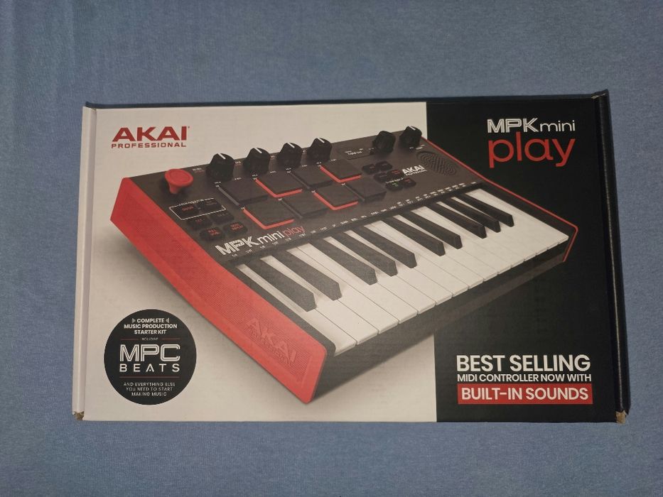 Akai MPK mini Play (серия Mk3) – преносим MIDI контролер и мини синтезатор с вградени звуци и високоговорител.
