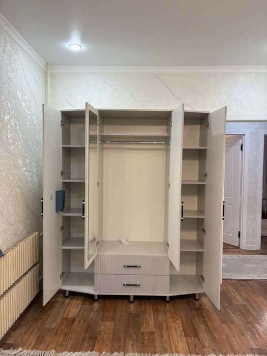 Шкаф стенная новая