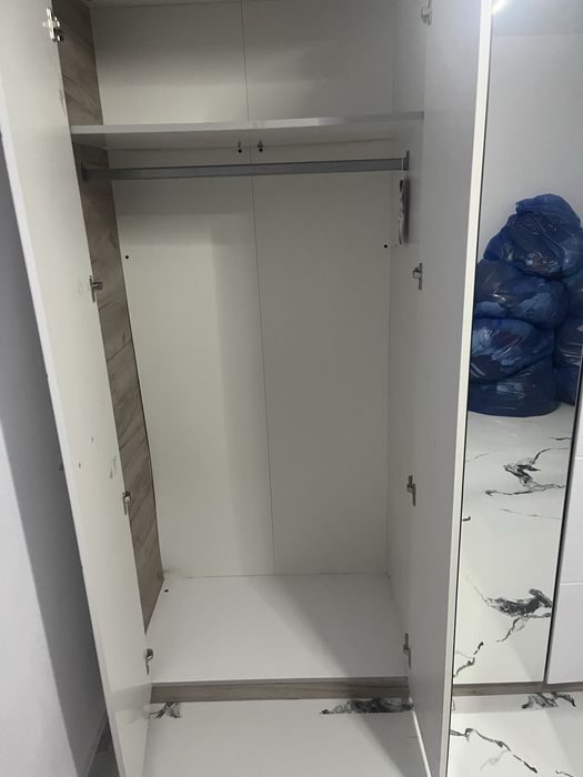 Vand dulap cu oglinzi