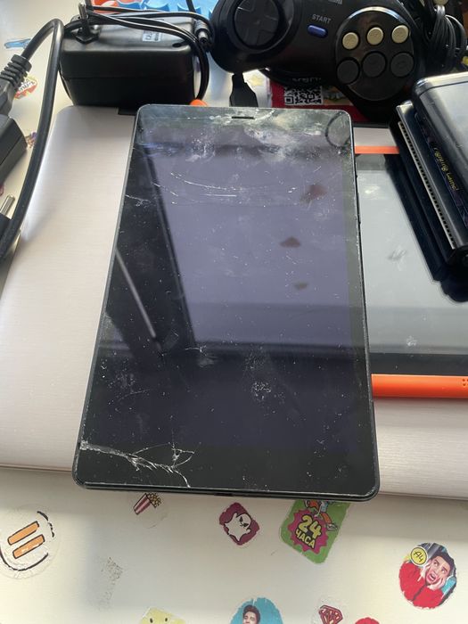 Планшет андроид всё работает  второй Самсунг