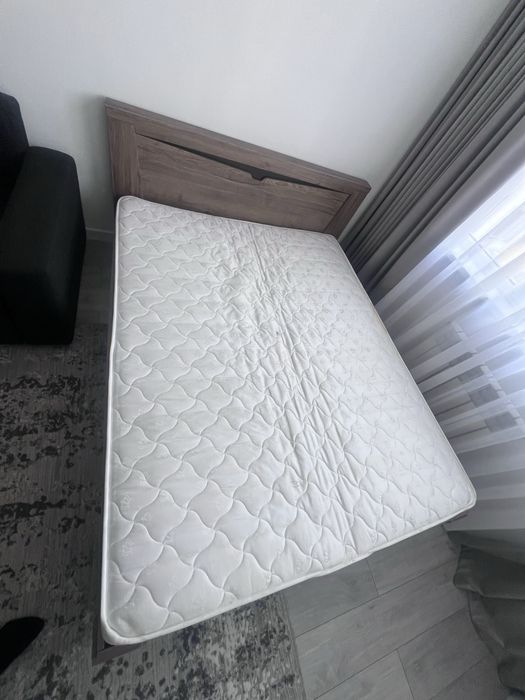 Двуспальная кровать