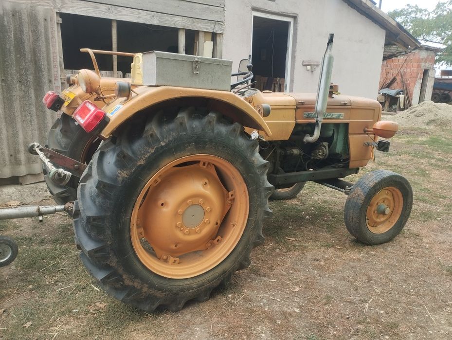 Vând fiat someca  de 45 cu remorcuta și plug  cauciucuri spate noi  preț 4500 neg impecabil merita vazut