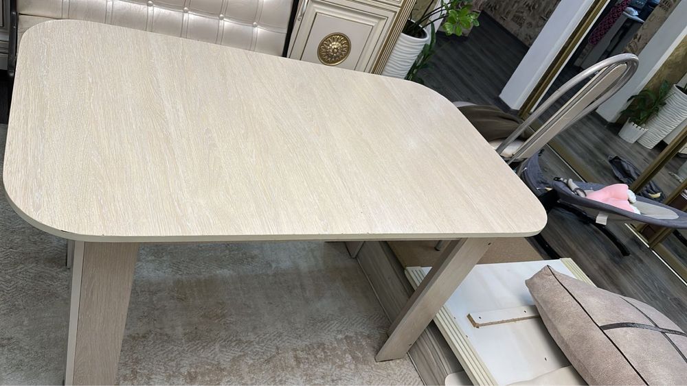 Стол для кухни с размером 1*2м