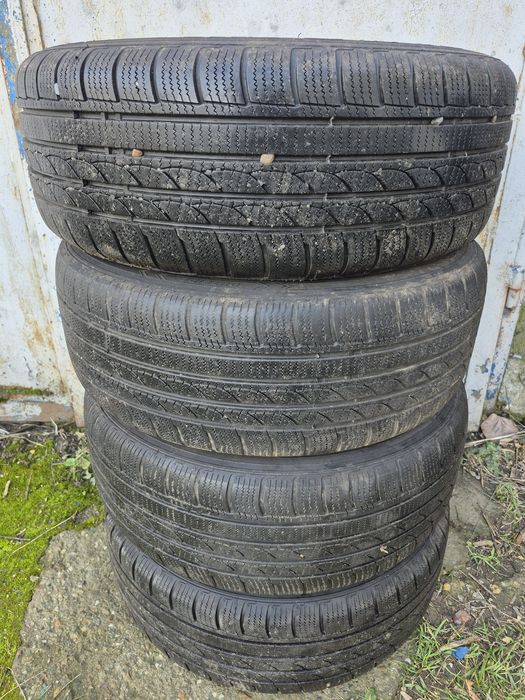 Vand 4 Anvelope iarna, 215/55/17,98w-Dot2724 in stare foarte buna