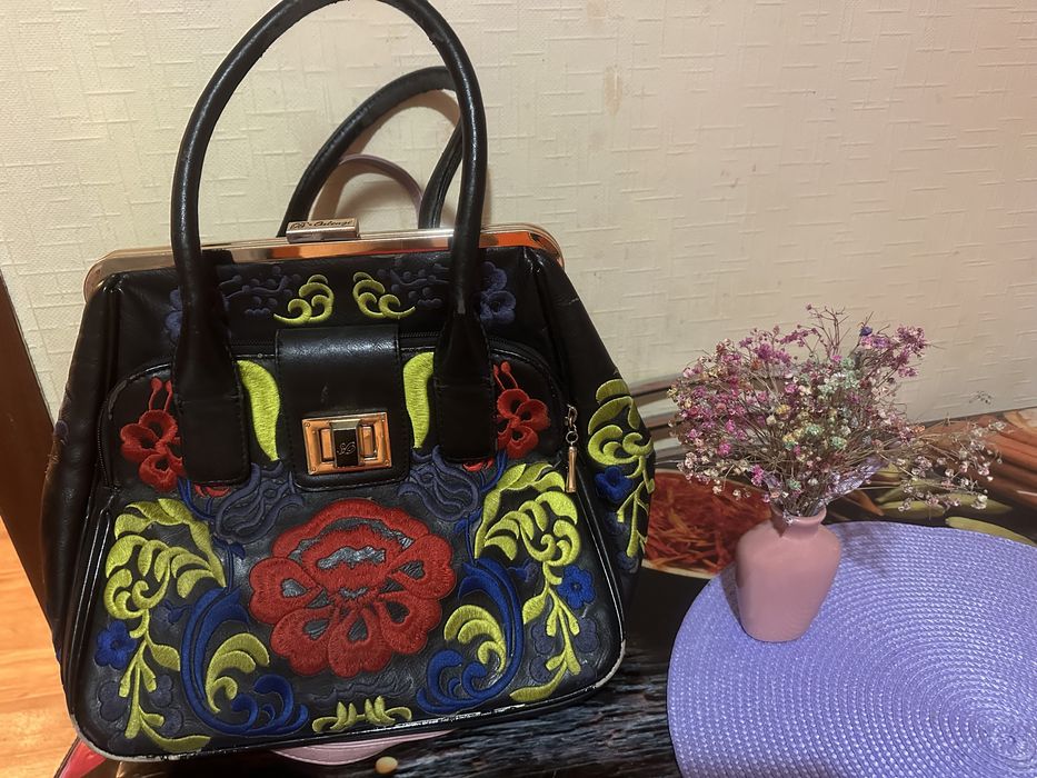 Продаю сумочки в хорошем состоянии