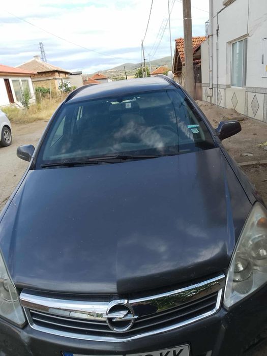 Опел Астра 2010 година