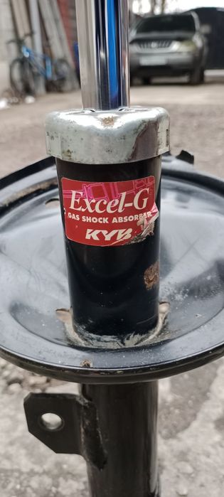 Амортизатор на RX 330