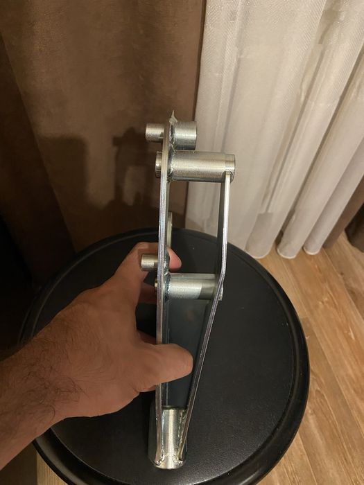 Продам кронштейн задней опоры МКПП