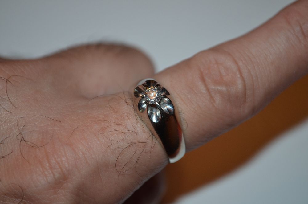 INEL AUR alb 18K + 1 Diamant = 0.30CT. - VS1 - Barbati - Mar 66 - 9.7g !