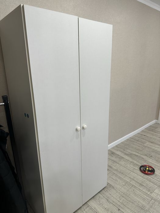 Продам белый шкаф