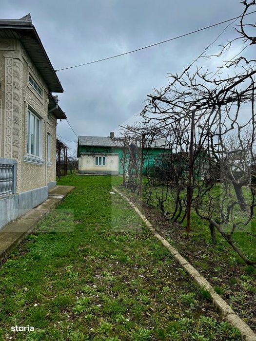 Casa din caramida, cu teren 5810 mp - Calinesti