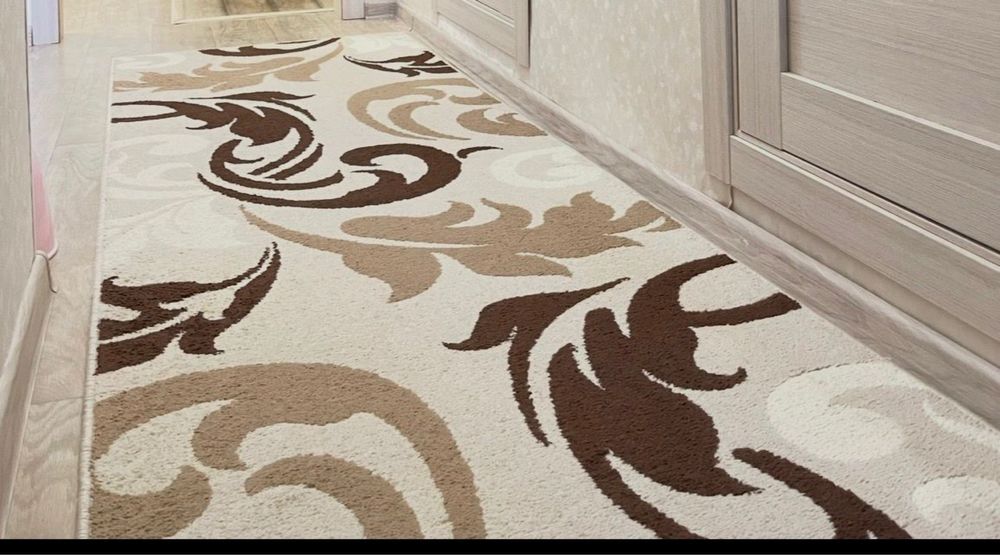 Продам ковер и дорожки.