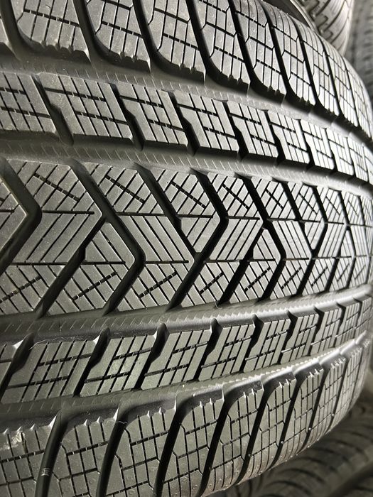 Гуми 305/40/20 Pirelli 2 бр Зимни Дот 2024