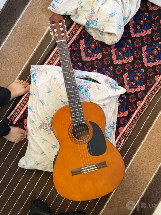 Gitara sotiladi Narx 1 millon som