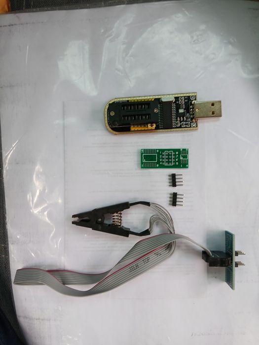Это USB-программатор CH341A.