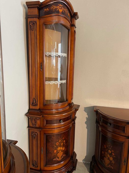 Vitrina Baroc pe colt!