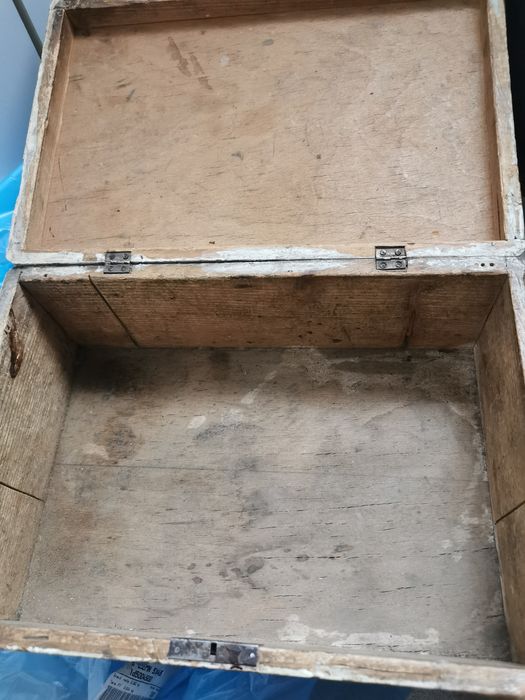 Cutie  Lemn de PrimAjutor